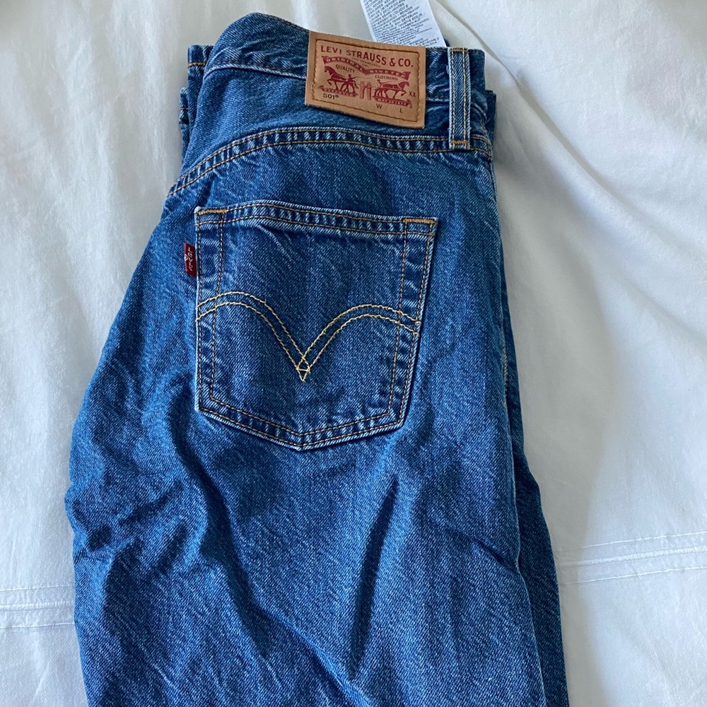 Levi’s 501 high waisted mom/boyfriend jeans